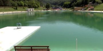 Pishina e Gërmisë mbetet e mbyllur