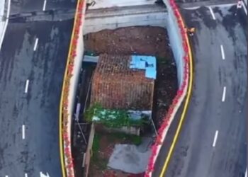 Nuk e shet pronën, shteti ia ndërton autostradën rreth shtëpisë