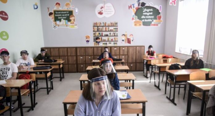 IKSHPK njofton për rregullat se si do të mbahet procesi mësimor: Maska gjatë gjithë kohës