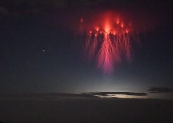 “Rrufetë e kuqe” fenomeni ende i panjohur i kapur në imazhe spektakolare
