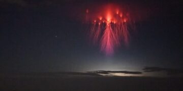 “Rrufetë e kuqe” fenomeni ende i panjohur i kapur në imazhe spektakolare