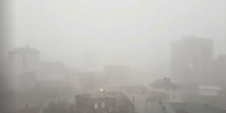 Stuhi të fuqishme shiu në Mitrovicë, Prishtinë, Vushtrri e Podujevë