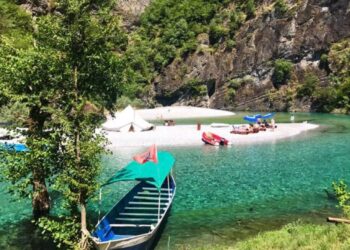Lumi i Shalës, kjo mrekulli shqiptare që mahnit turistët