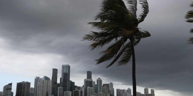 Uragani Isaiac sot godet SHBA-të