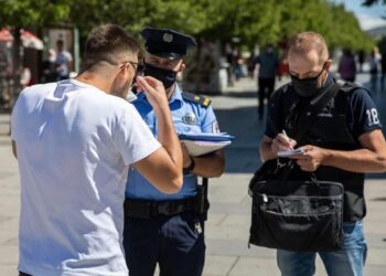 Hyn në fuqi ligji për pandeminë: 35 euro dënimi për maskë, dalja në orën policore 200 euro