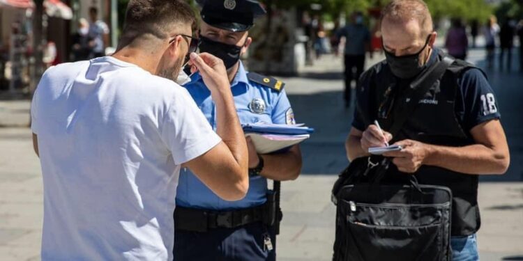 Hyn në fuqi ligji për pandeminë: 35 euro dënimi për maskë, dalja në orën policore 200 euro