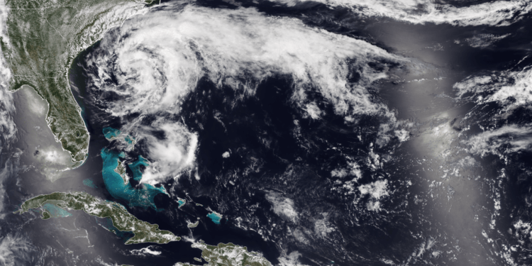 Uragani “Isaias” godet tokën në Shtetet e Bashkuara të Amerikës dhe niset në drejtim të Uashingtonit dhe Nju Jorkut si Stuhi Tropikale