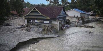 Mbi 22 mijë njerëz të prekur nga përmbytjet në Indonezi