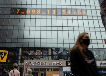 “Ka një afat” – Në New York vendoset ora që tregon se Tokës i kanë mbetur vetëm 7 vite deri në pikën e moskthimit