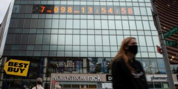 “Ka një afat” – Në New York vendoset ora që tregon se Tokës i kanë mbetur vetëm 7 vite deri në pikën e moskthimit