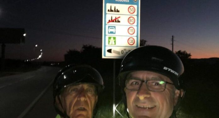 Dy kosovarë udhëtojnë me biçikletat e tyre nga Zvicra në Kosovë, arrijnë pas 11 ditësh rrugë