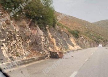 Reshje të dendura në Sarandë, rrëshqitje dherash në disa akse rrugore!
