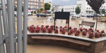 Përmbytje në Gjilan pas reshjeve të shiut