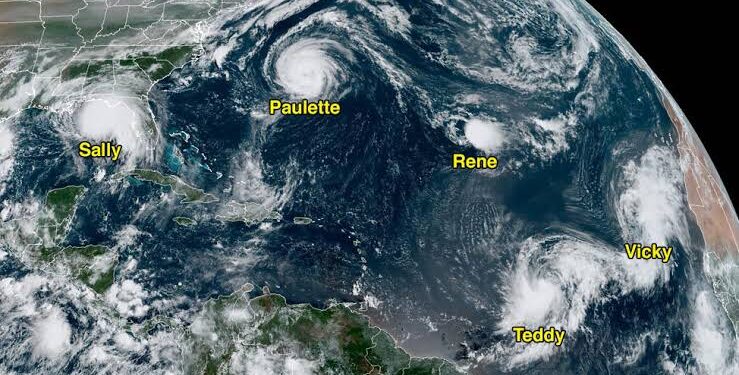 Zhvillime dramatike në Atlantik, rrezikohen qindra jetë