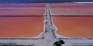 Pamjet magjepsëse, kriporja dhe ‘liqeni’ rozë në Nartë