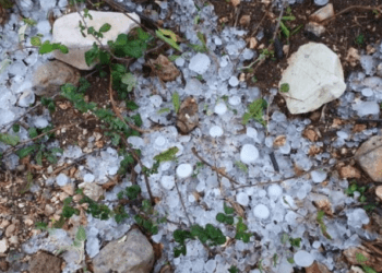 Çudirat e motit në Greqi, breshër sa një top ping-pongu në Konispol