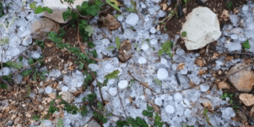 Çudirat e motit në Greqi, breshër sa një top ping-pongu në Konispol