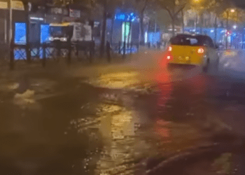 Përmbytet Tirana: Dhjetëra rrugë të bllokuara