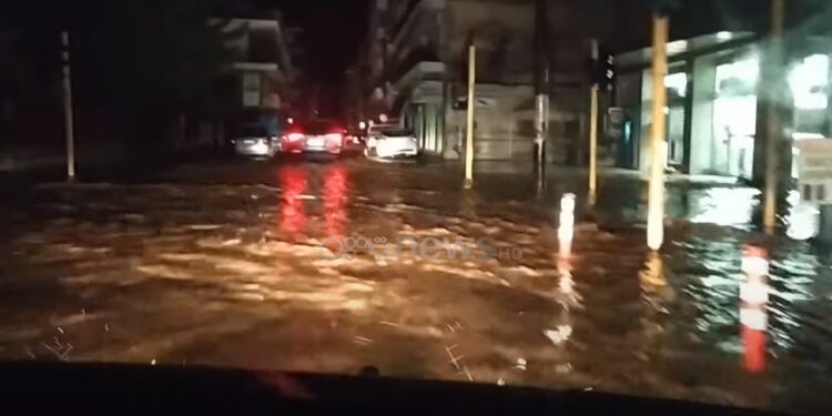 Pamje apokaliptike/ Ura të shkatërruara dhe qytete nën ujë!