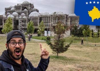 Dy turistë incizojnë Prishtinën, e quajnë Bibliotekën Kombëtare ndërtesën më të shëmtuar në Evropë