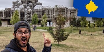 Dy turistë incizojnë Prishtinën, e quajnë Bibliotekën Kombëtare ndërtesën më të shëmtuar në Evropë