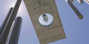 Pishina  e “frikshme” ku askush nuk guxon të lahet