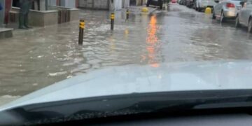 Cikloni sjellë shira të rrëmbyeshëm, Tirana dhe Durrësi “konkurrojnë” Venecian!