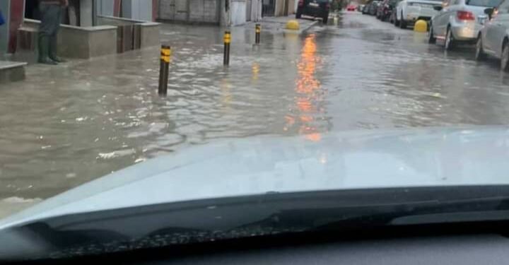 Cikloni sjellë shira të rrëmbyeshëm, Tirana dhe Durrësi “konkurrojnë” Venecian!