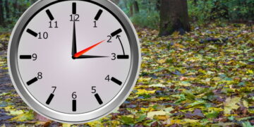 A do të kthehet në fund të muajit ora?