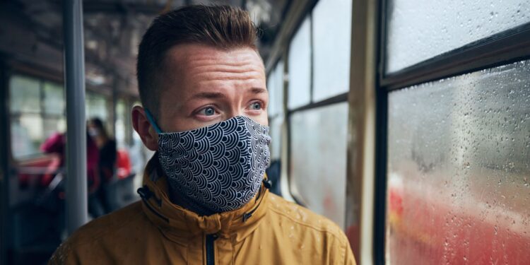 OBSH: Maskat në shi nuk kanë efekt