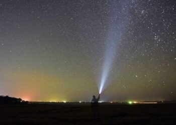 Fenomeni spektakolar, shiu meteorëve Orionid arrin kulmin natën e sotme