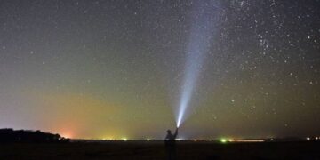 Fenomeni spektakolar, shiu meteorëve Orionid arrin kulmin natën e sotme