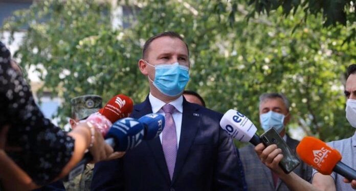 Zemaj paralajmëron se Prishtina mund të futet në karantinë