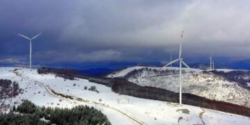 Pamje mahnitëse të vendeve malore në Kosovë që u mbuluan sot nga bora e parë