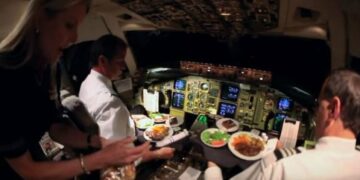 Përse piloti dhe kopiloti kurrë nuk hanë të njëjtin ushqim?