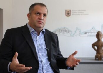 Shpend Ahmeti propozon që qytetarëve të infektuar të Prishtinës t’u jepen nga 50 euro