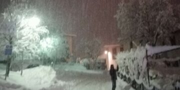 Reshjet e dendura të borës në Italinë veriore mbrëmë, pamje nga vendi i ngjarjes!