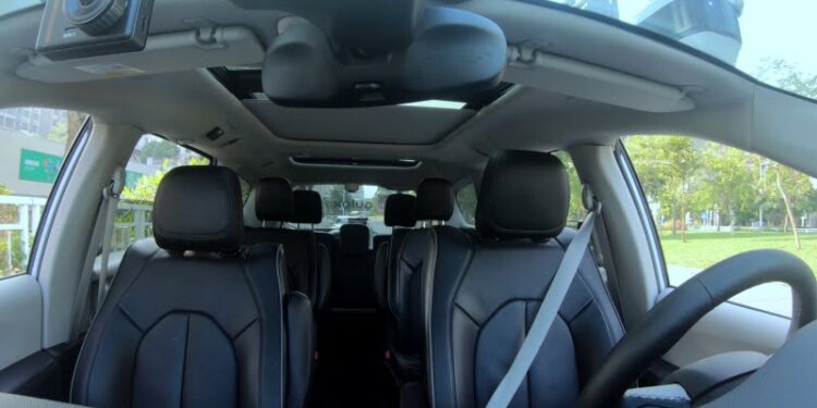 Taksitë pa shofer dalin në rrugët e Kinës