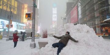 Stuhi e fuqishme me borë në drejtim të Nju Jorkut!