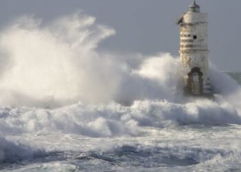 Stuhi e madhe pritet ta godasë Adriatikun