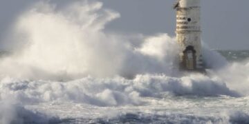 Stuhi e madhe pritet ta godasë Adriatikun