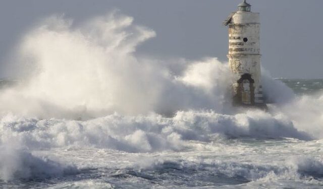 Stuhi e madhe pritet ta godasë Adriatikun