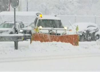 Reshjet e mëdha të borës në jug të Zvicrës shkaktojnë kaos