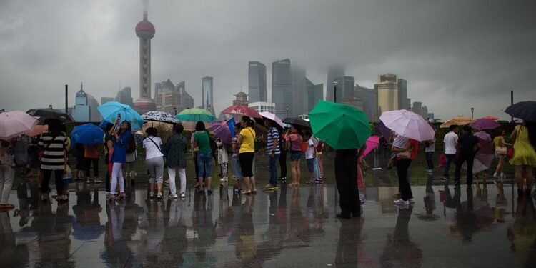 Kina do të krijojë shiun artificial për një hapësirë “sa Evropa