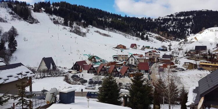 Banorët e Rugovës që tri ditë pa rrymë, nga KEDS thonë se bora e madhe po e vështirëson punën