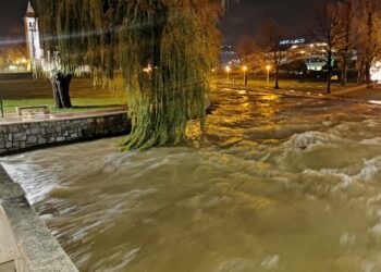 Reshje të mëdha shiu në Dalmaci, shqyrtohet vendosja e gjendjes së jashtëzakonshme në disa zona!