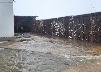 Gjendje e rënduar në shumë komuna, uji bllokon rrugët e përmbyt shtëpitë