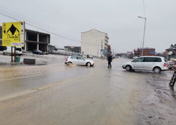 Gjendje e rënduar në Malishevë, rrugët vërshohen nga shiu