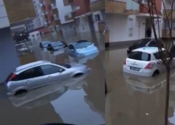 Vërshime në Fushë Kosovë, veturat i merr uji