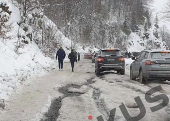 Rruga që po ia shohin sherrin ata që po shkojnë në Brezovicë